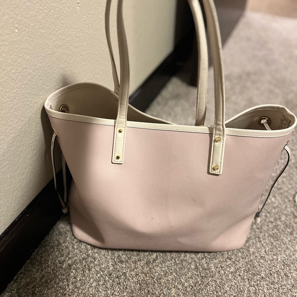 Michael Kor, open tote bag. - Picture 3 of 4